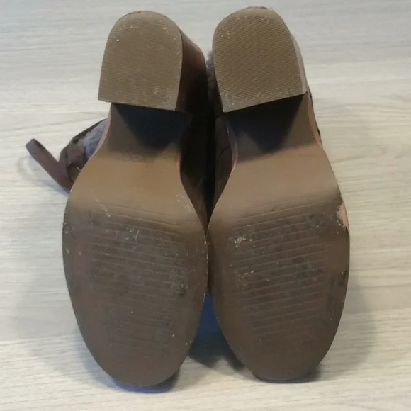 UGG Women Jaxon Brown Cuffed Shearling Bootie- 7.5 - Picture 9 of 16